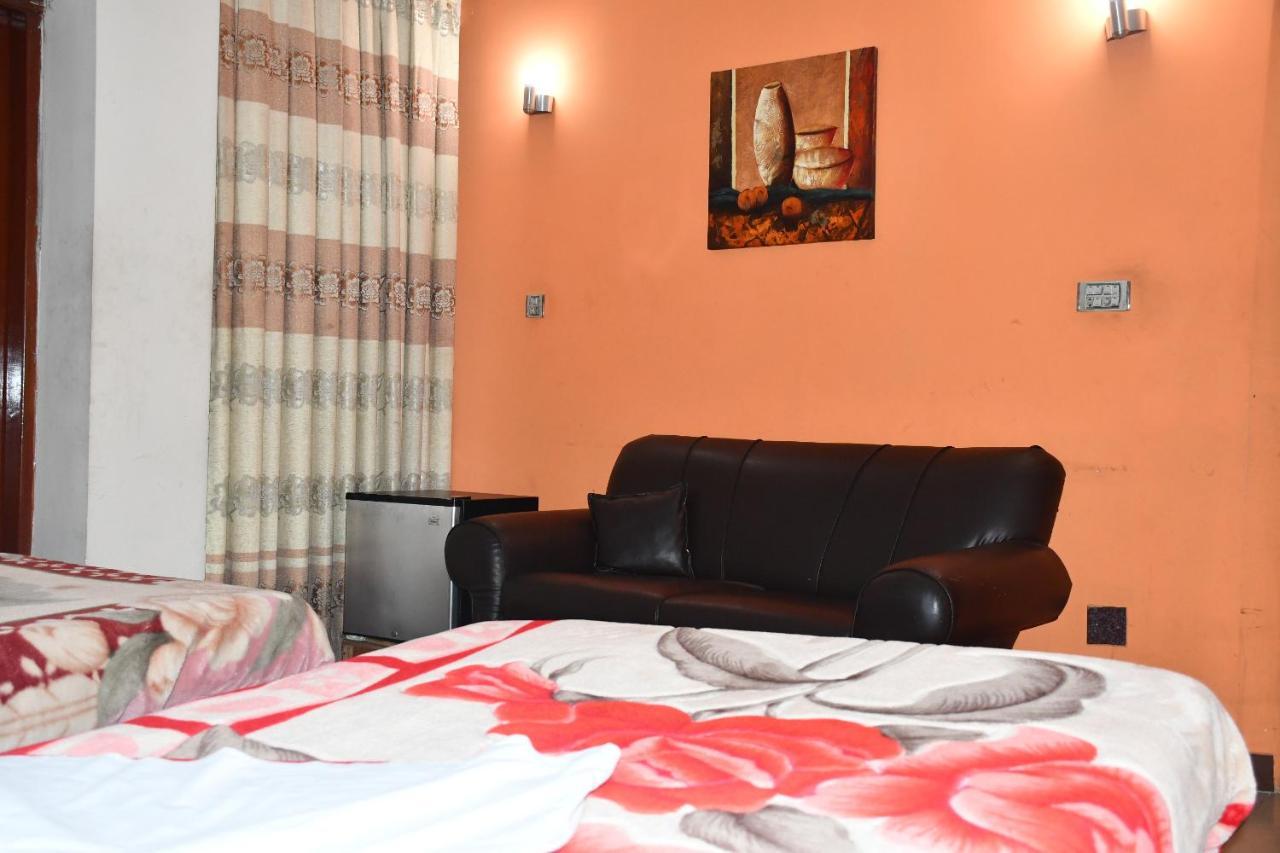 Mir Continental Hotel Muzafferabad Dış mekan fotoğraf
